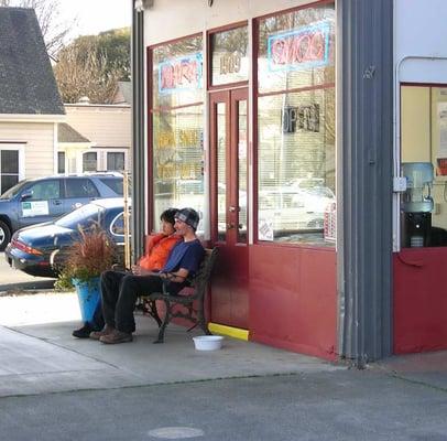 Relax inside or outside while we finish the smog check in 15 minutes or less.