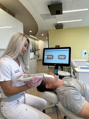 We offer perfect smile simulations in minutes with our itero scanner!