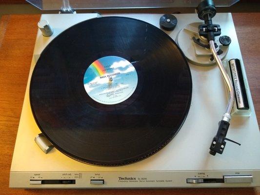 Technics SL-B205 turntable