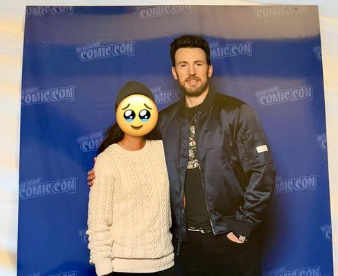 My sis w/ Chris Evans (living vicariously through her cuz otherwise I would've melted on the spot loooool)