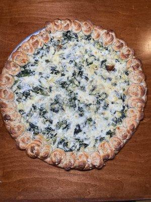 Spinach and artichoke pizza (with garlic knot crust)