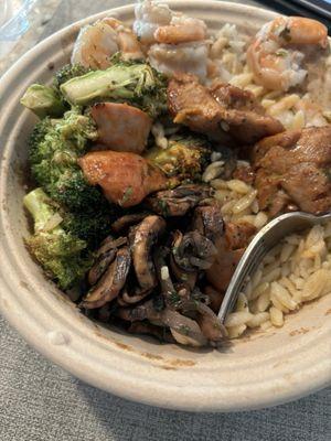 Bbq chicken, shrimp, orzo, broccoli, mushrooms and rice. Fresh and delicious flavors.