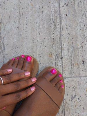 Regular pedicure/gel manicure