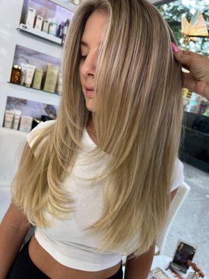 Dimensional caramel Blonde highlights with olaplex and k18