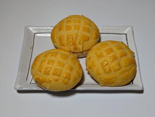 Baked Pineapple Custard Bun - 菠蘿奶黃包