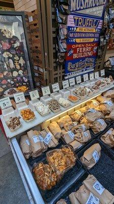 Pre-packaged mushroom selection