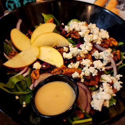 Luau Polu Salad (spinach, apples, cranberries, walnuts, red onion, in champagne vinaigrette)