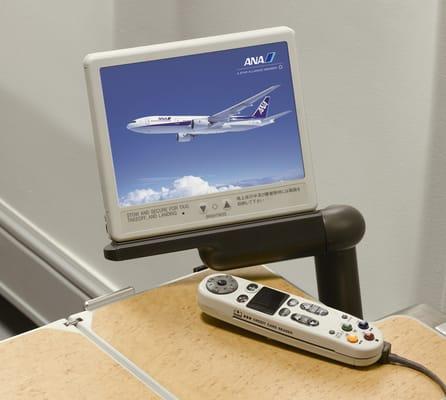 Economy Class: Enjoy a variety of entertainment programs with an individual monitor and AVOD (Audio/Video on Demand).