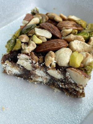 Date and nut bar