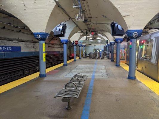 PATH Platform at Hoboken