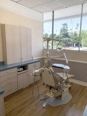 One of our five spacious and private treatment rooms for our patients.