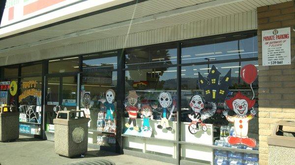 Cool window painting for Halloween.  Artist did a great job!