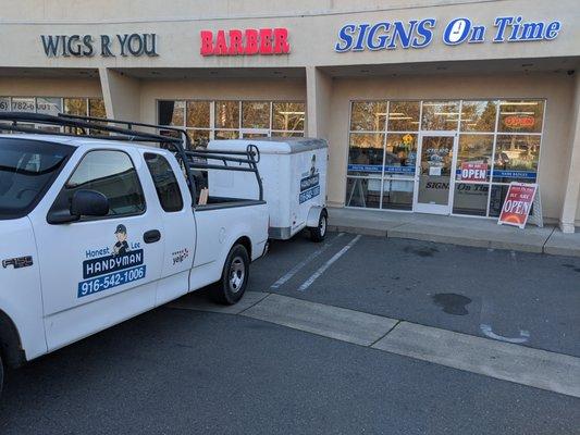 Signs On Time Decaled our 1999 Ford F-150 and Trailer!