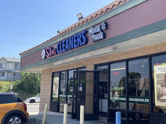 Busy Bee Cleaners changed their name to Sloan's Cleaners.