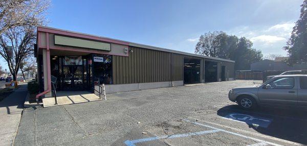 Automotive Building Sold in Concord, CA