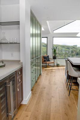 Award-winning kitchen remodel in Orinda, CA. Sleek, modern design with custom cabinetry and premium finishes. #KitchenRemodel #OrindaCA