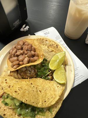 Asada and carnitas tacos