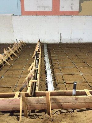 Aquatic center 40' shower trench drains