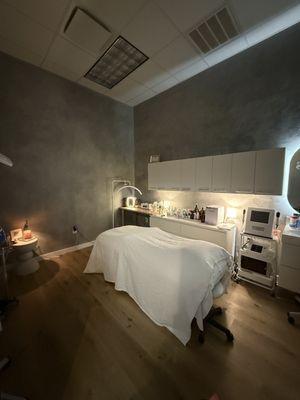 Skin treatment room