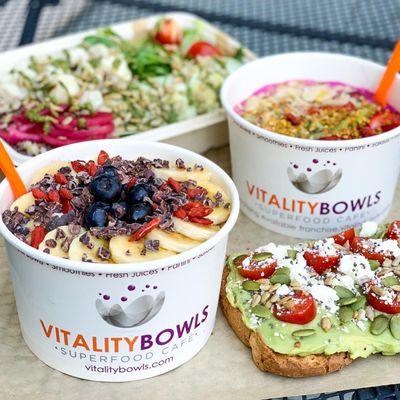 Açaí bowls, superseed toast, chicken pesto grain bowl. IG @martiwantsmore