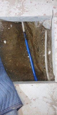 He wrapped the pipe in a sleeve as is proper...unlike the builder (see unsleeved old pipe next to the repaired pipe)