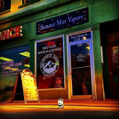 Entrance to Summit Mist Vapors