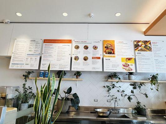 Extensive menu - organic bowls, burgers, tacos, sides, smoothies, juices etc!