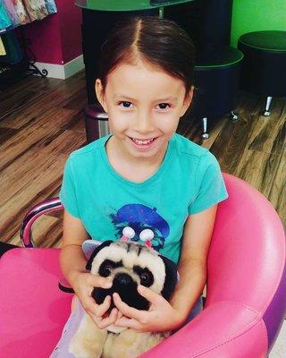 Happiest Birthday to Mia M.! Have lots of fun being 6!

Haircut, feathers, and braid by Ms. Ortencia

6/2019