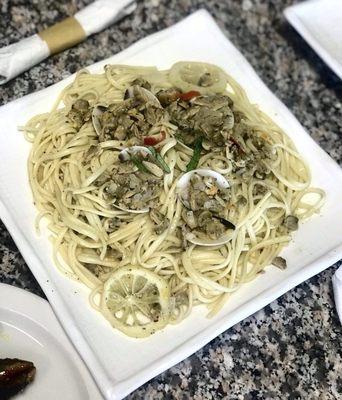 Clam linguini