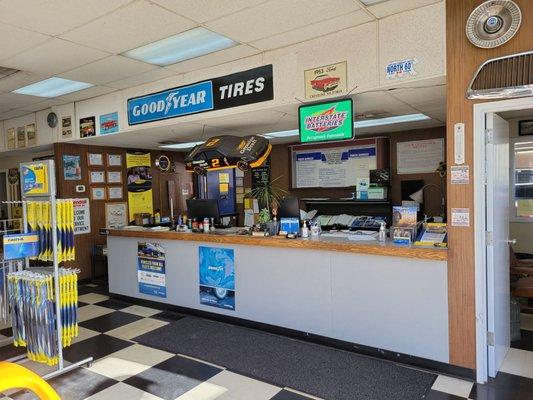 EVERETT TIRE & AUTOMOTIVE