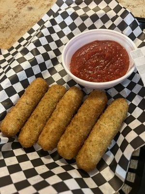 Mozzarella sticks (cheese sticks)