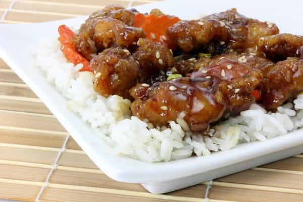 SESAME CHICKEN W/ WHITE RICE AT HONG KONG CHINESE FOOD