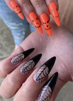 Time to wear your costume on Oct. 31, don't forget to paint a nail design to match.