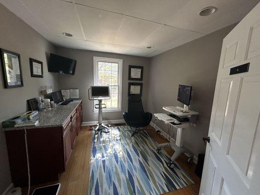 Take a look inside our office in Dunwoody, Georgia! Here is one of our sleep apnea treatment rooms.