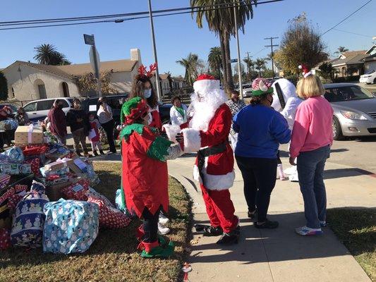 Santa stop! Sharing the cheers of joy