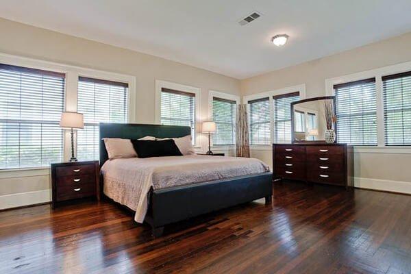 Clean bedroom. You gotta love the shiny floor.