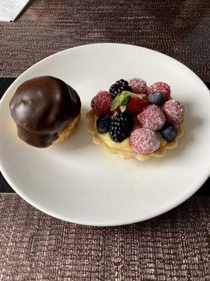 Cream puff and fruit tart, both so good!