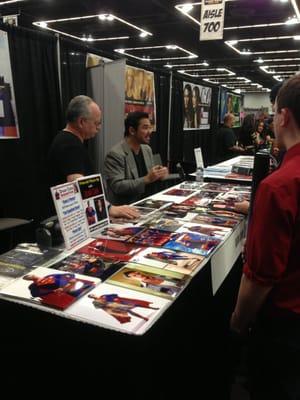 Dean Cain signing autographs.