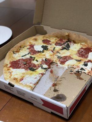 Margherita pizza (small pie)