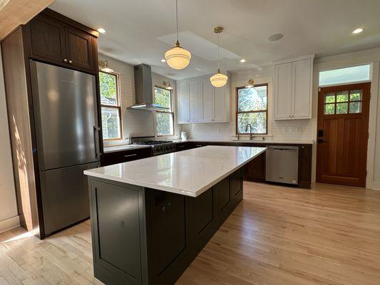 Evergreen Granite & Cabinet