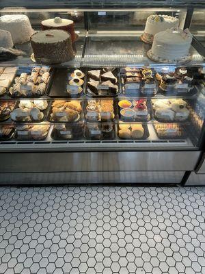 Henri's Bakery & Deli