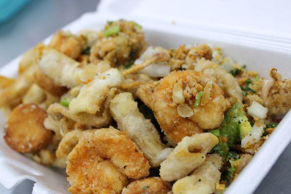 Satisfy your spice cravings with our Mực Rang Muối (Cay) - tender and succulent salt and pepper squid that packs a flavorful punch. Indulge