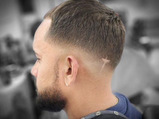 mid skin fade by carlos