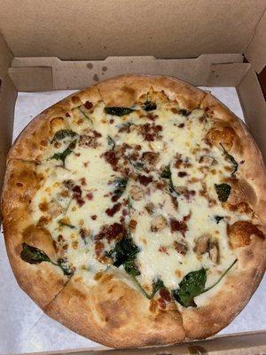 Chicken, bacon and spinach pizza