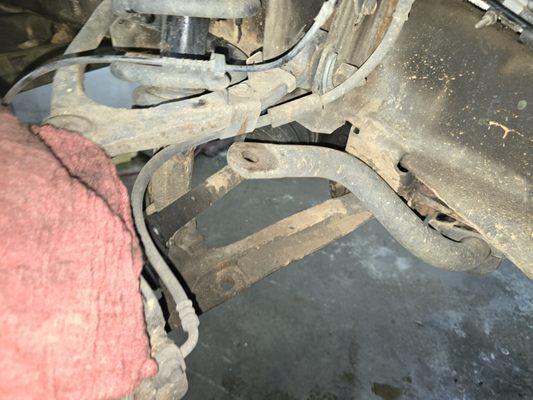 07 Chevrolet 1500 5.3L swaybar link completely missing, and customer had no idea it was gone.