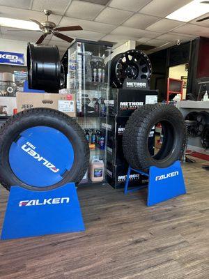 Fallen tires, Method Race Wheels, etc!