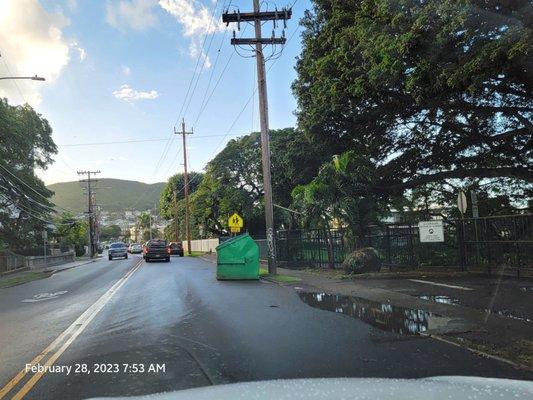 Here since ~06:30 to 08:00. Will sit here another 20mins like they usually do. Today not so bad. Usually, traffic backs up to the Liliha St.