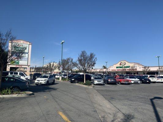 Important neighborhood shopping center with a huge parking lot!