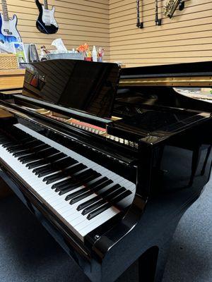 Kawai Baby Grand Piano-Ebony Polish-Like New Condition.