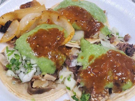 Lengua, cabeza & buche tacos